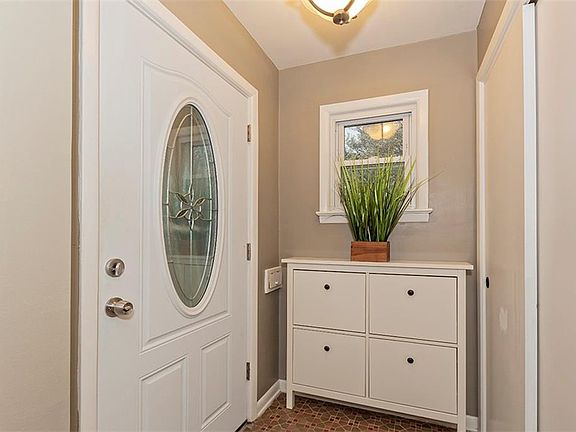 3rd image of 5372 Beacon Ave