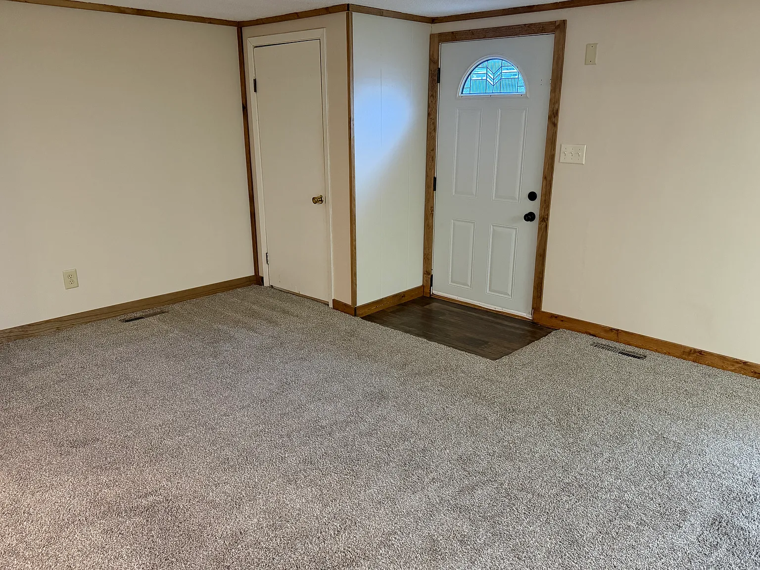 2 bed, 1300 sqft, $1,050 — Photo 1