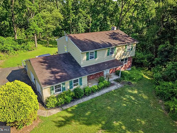 3rd image of 290 Cherry Blossom Dr