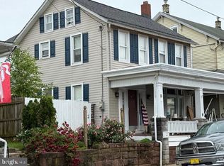 18 S 9th St, Akron, PA 17501