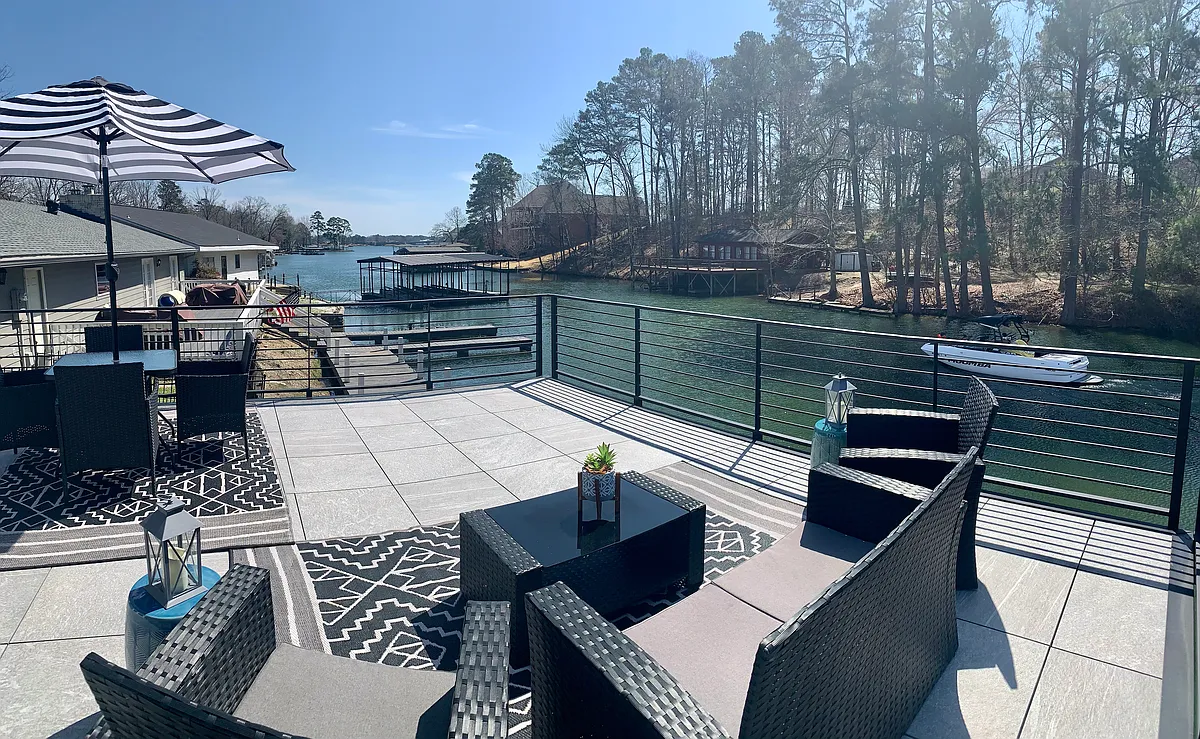 Large covered patio overlooking Lake Hamilton - 172 Krause Ln