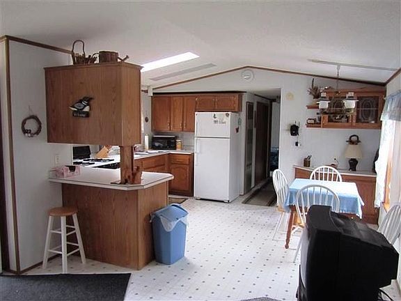 5th image of 1039 Fern Ave