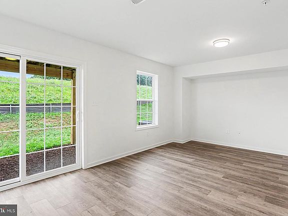 5th image of 308 Avon Dr