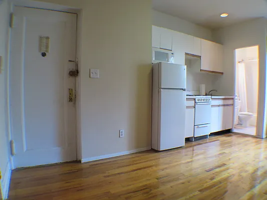 Rented by Glasser Realty LLC | media 20