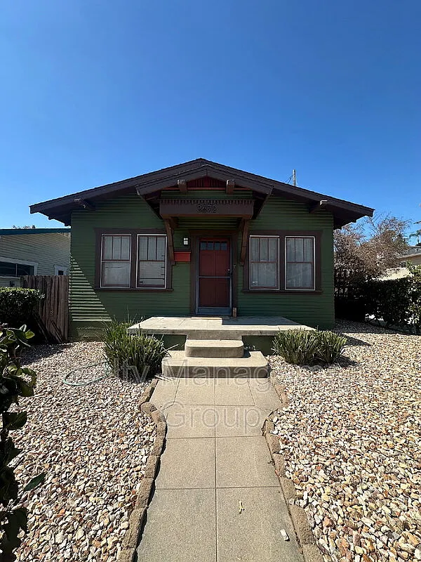 2 bed, 1.0 bath, 712 sqft, $4,100 — Photo 1