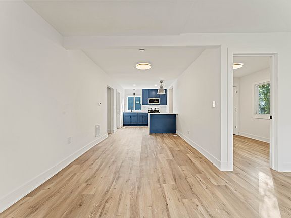 4th image of 18241 Ridgewood Ave