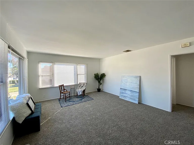 139 Acacia Ave — Photo 4
