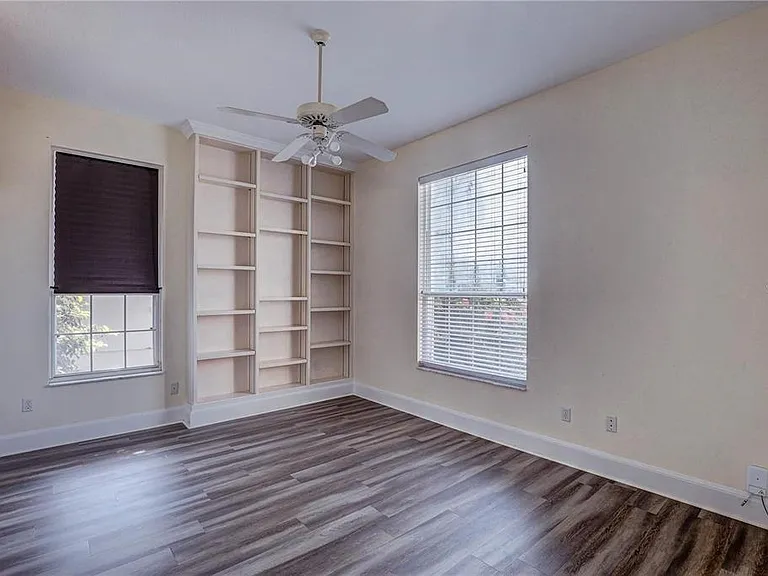 2208 Hampstead Ct — Photo 12