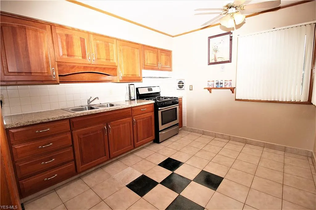 4672 Winter Ln photo 1