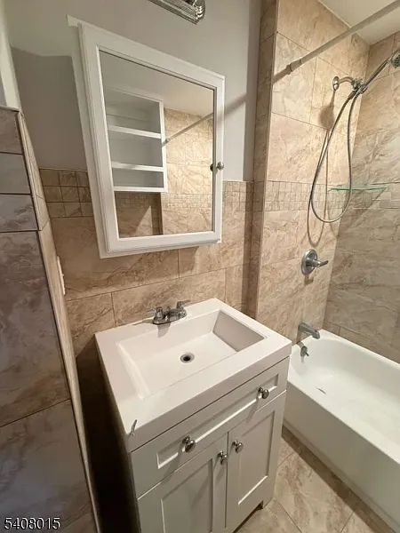 2 bed, 1.0 bath, $2,450 — Photo 4