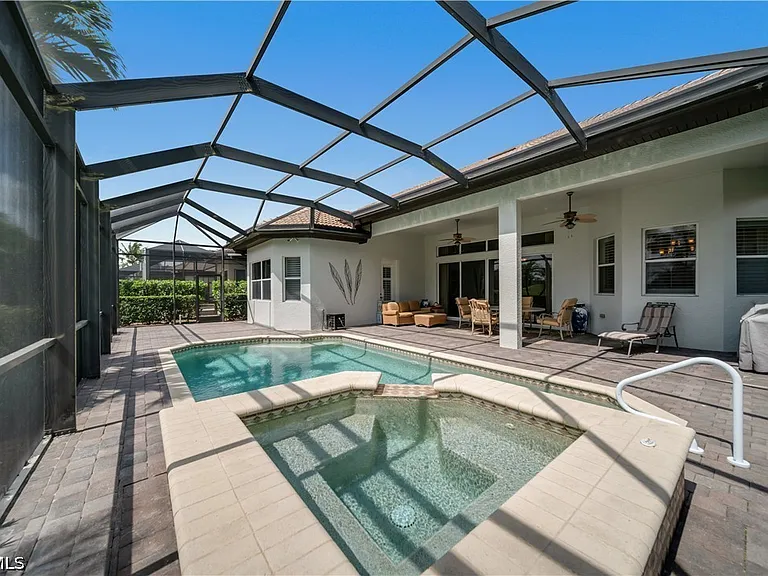 7672 Sussex Ct — Photo 11