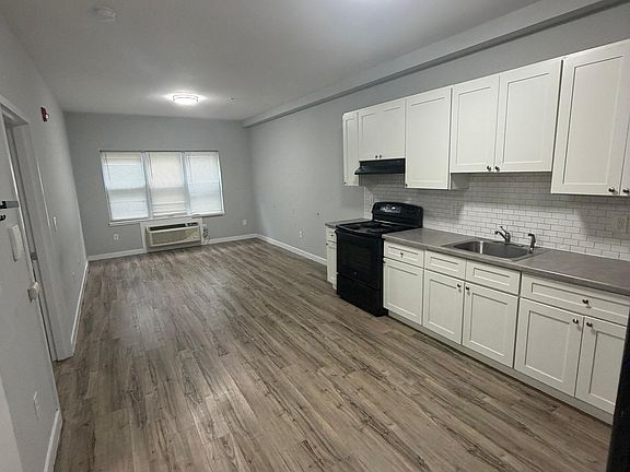 2nd image of 146 Hamilton Ave APT 307