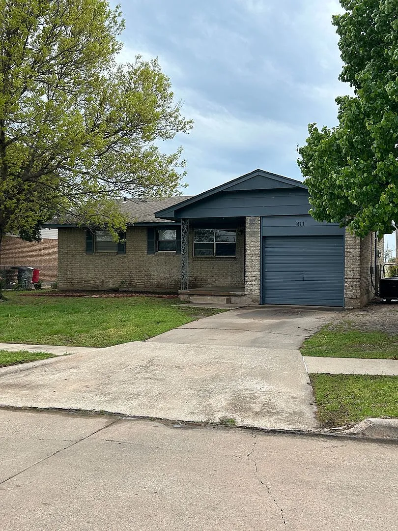 Building Photo - 811 SW 50th St