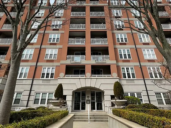 150 Oceana Dr W APT 3H, Brooklyn, NY 11235