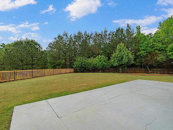4th image of 141 Hillcrest Dr