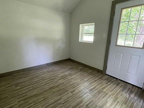 5th image of 906 9th St