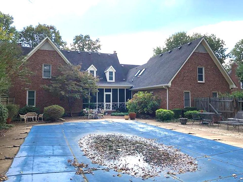 2nd image of 2204 Riverbend Dr