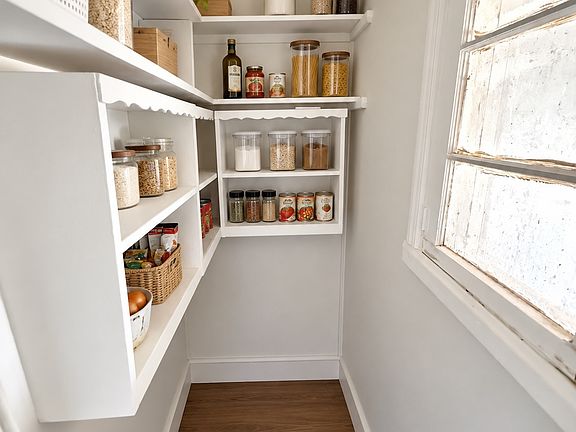 4th image of 645 Charles St #1