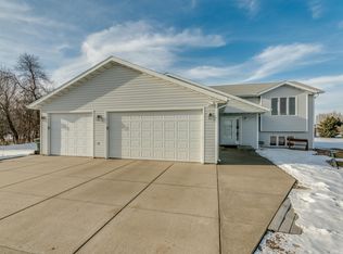 5404 Ponderosa Ave, Bismarck, ND 58503