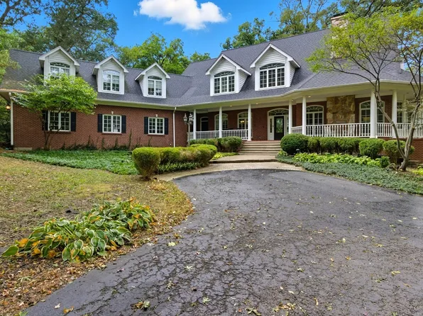 40W930 Trotter Ln, Saint Charles, IL 60175