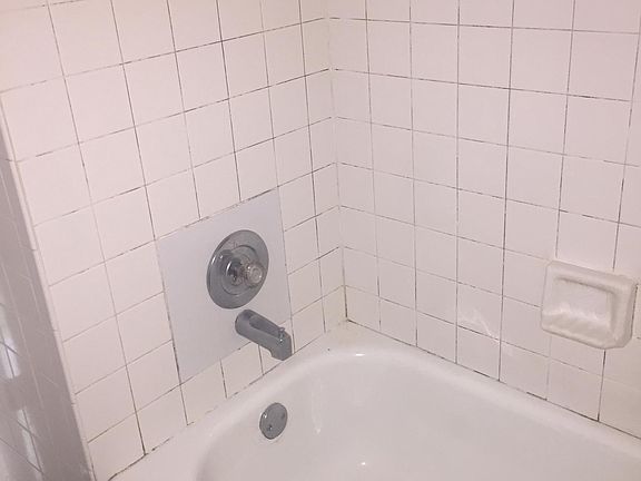 4th image of 100 SE 21st St #7