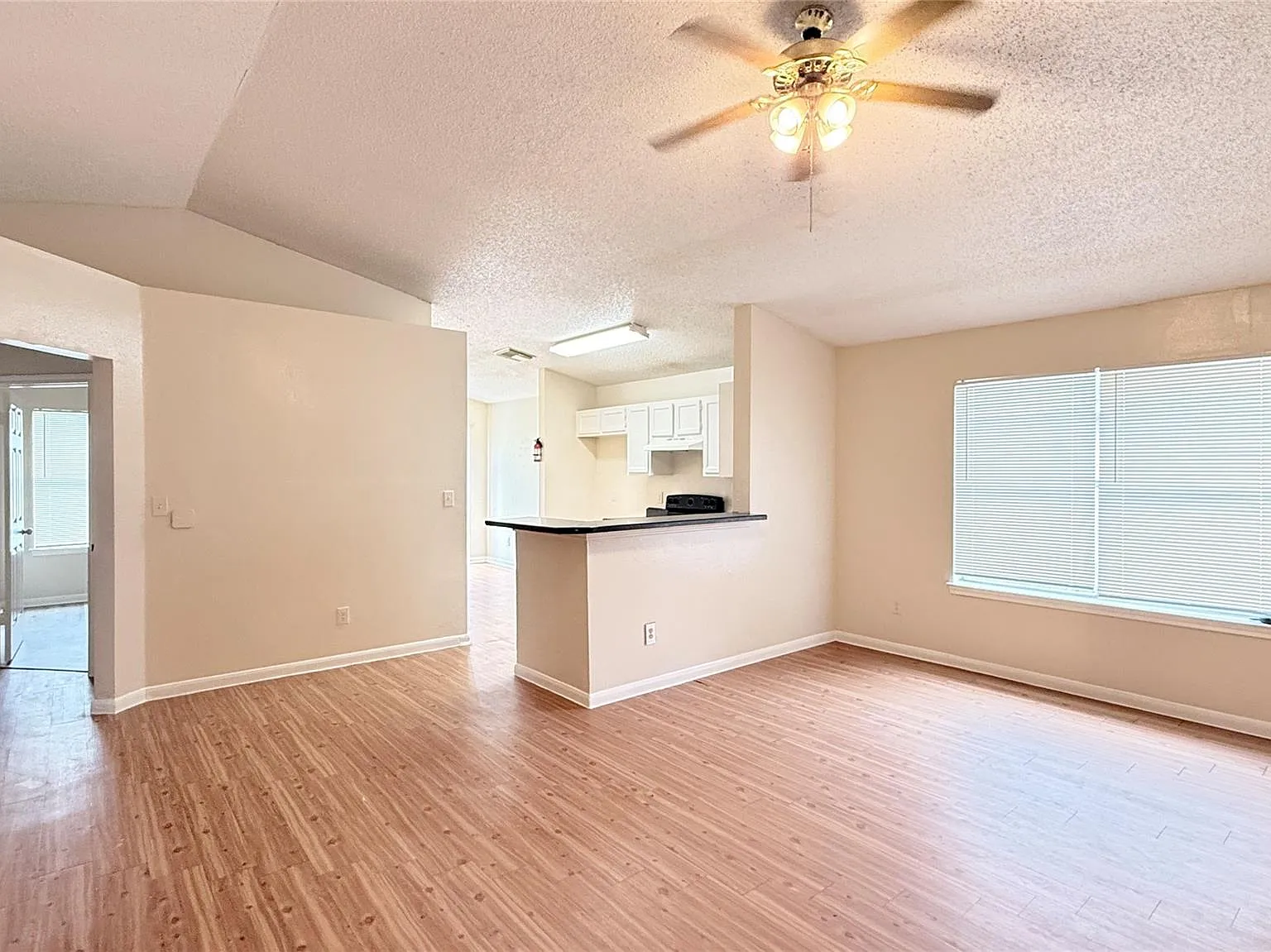 4 bed, 2.0 bath, 1311 sqft, $1,700 — Photo 2