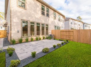 652 Royal Arch Dr, Conroe, TX 77304