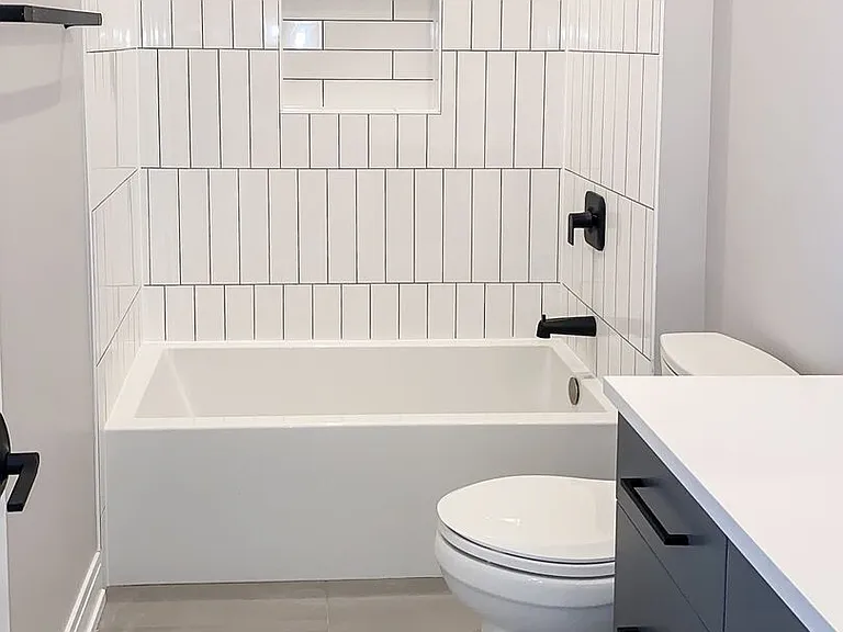 1052 W Cornelia Ave #302 — Photo 5