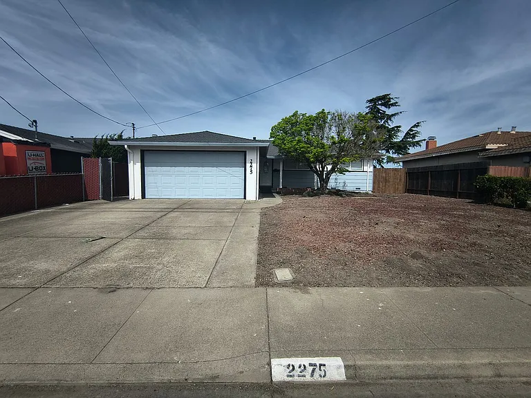 2275 Cypress Ave — Photo 2