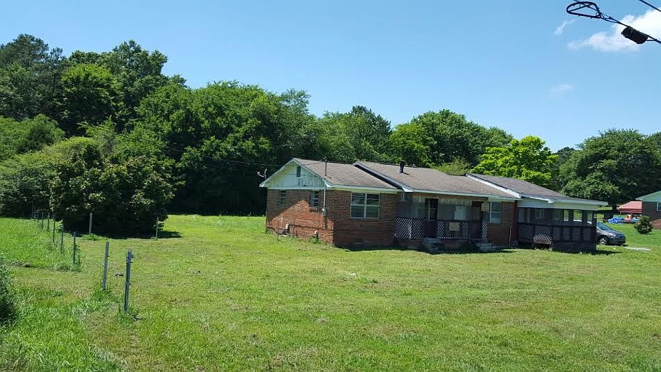 2nd image of 585 Campbell Rd SE