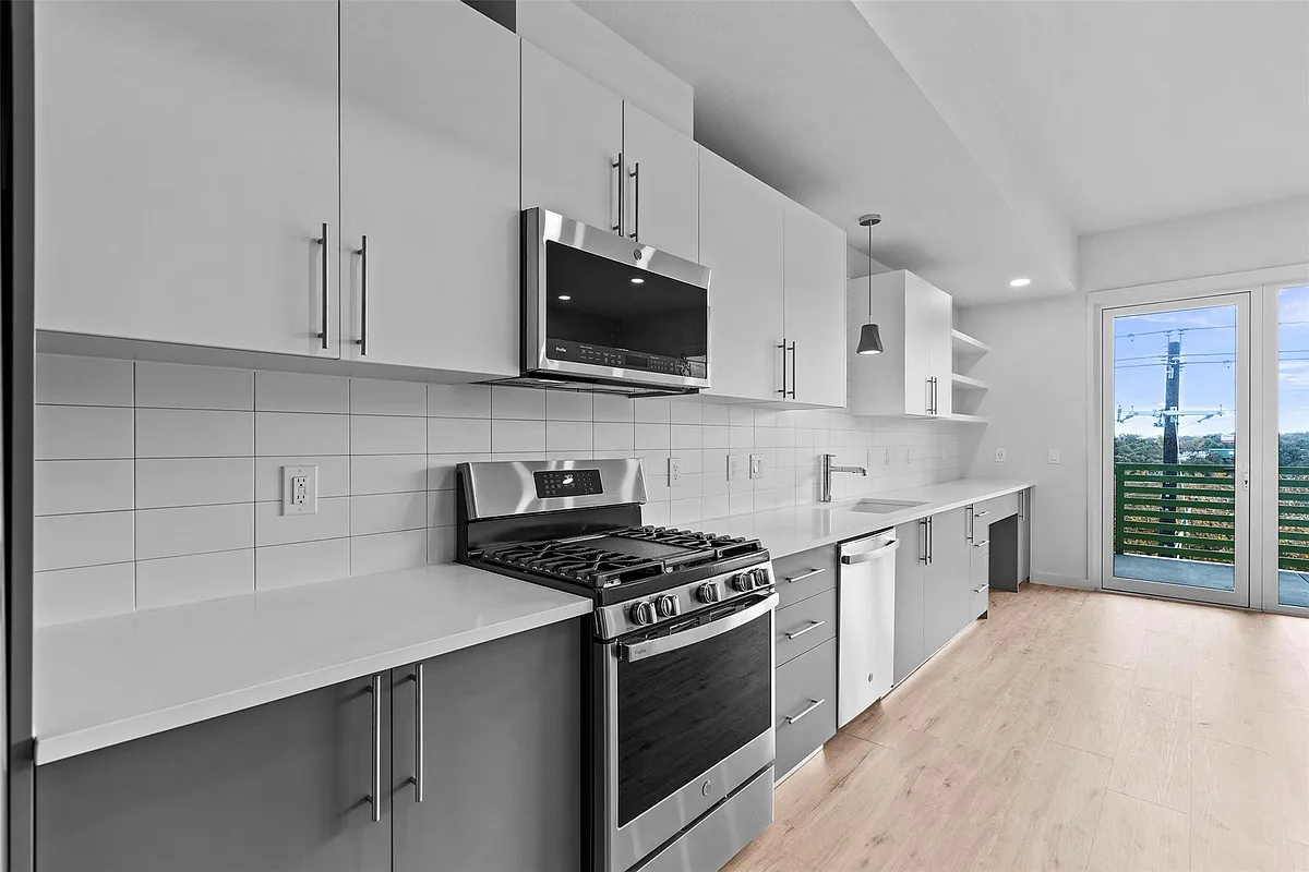 Building Photo - 4004 Banister Ln #309