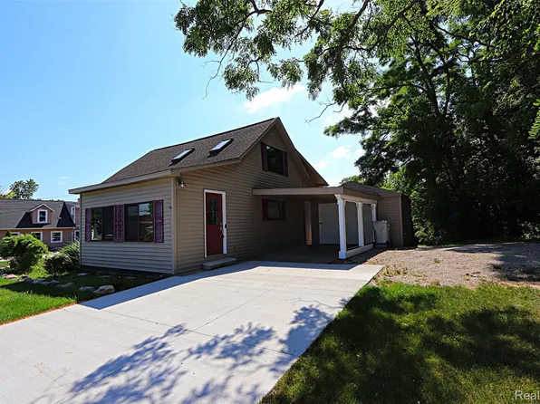 412 E Shore Dr, Whitmore Lake, MI 48189