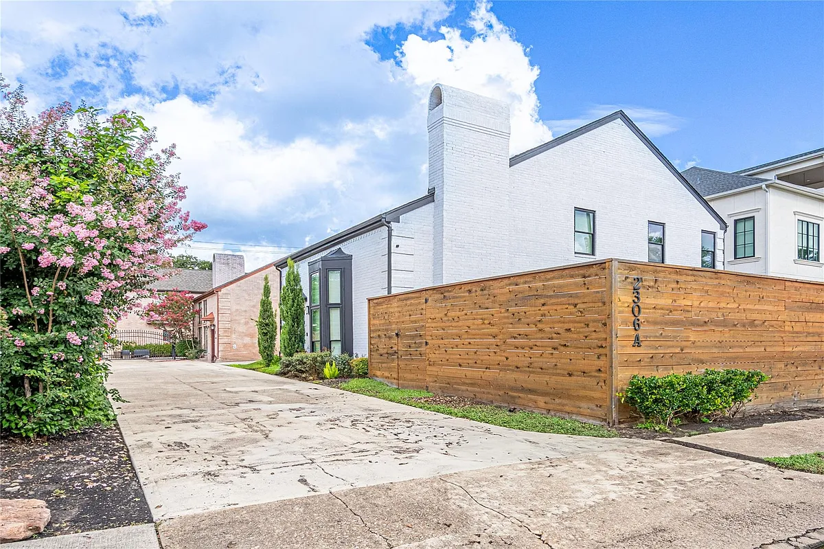 Building Photo - 2306 Potomac Dr #B