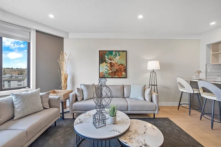 Penthouse 1-Bed + Den! All Utilities Included! — Photo 3