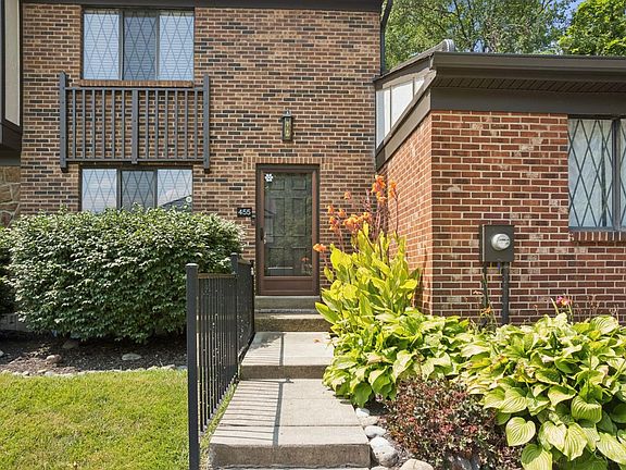 2nd image of 455 Dartmouth Circle