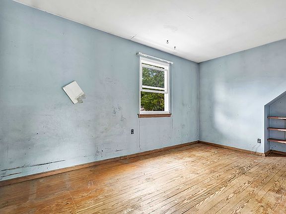 5th image of 80-48 259th St #1