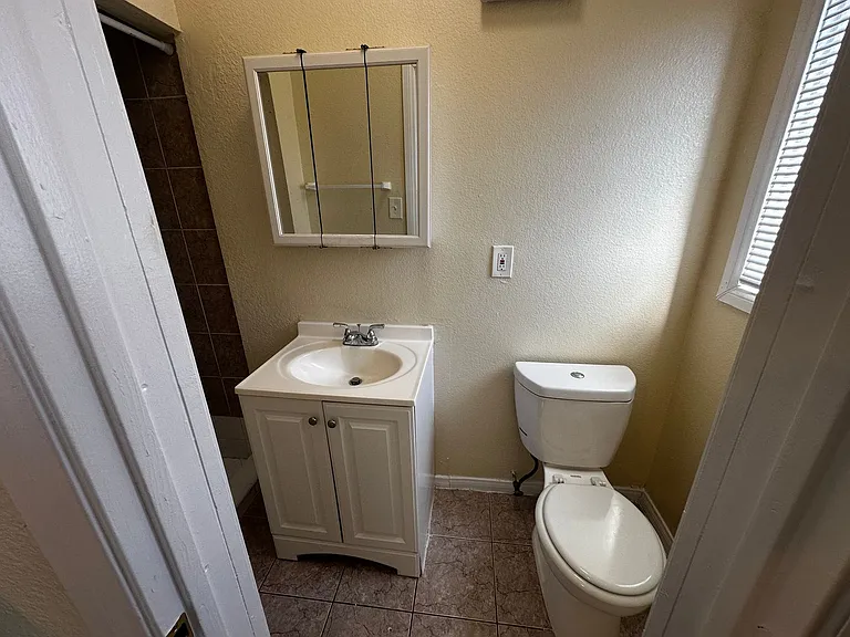 Soto Rose Apartments — Photo 54