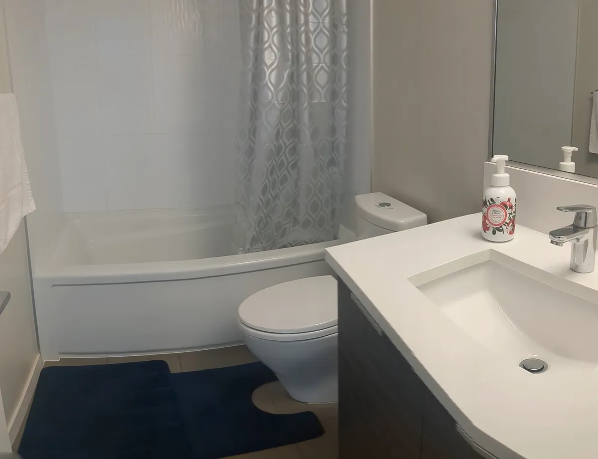 Shared bathroom - Central Ave