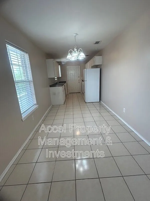 1 bed, 1.5 bath, 1003 sqft, $700 — Photo 4