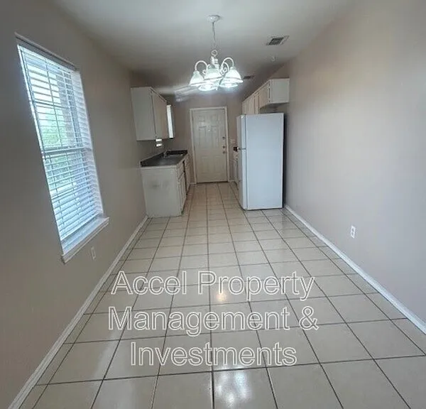 1522 W Nolana Ave #D — Photo 4