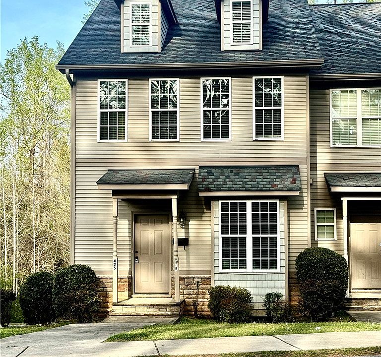 1st image of 425 Georgetown Cir