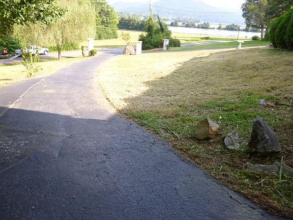 3rd image of 636 Lakeshore Dr