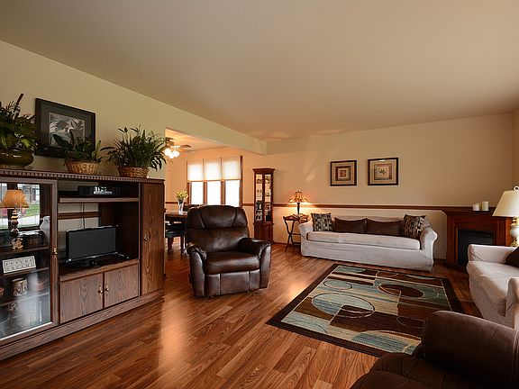 5th image of 16137 Apple Ln