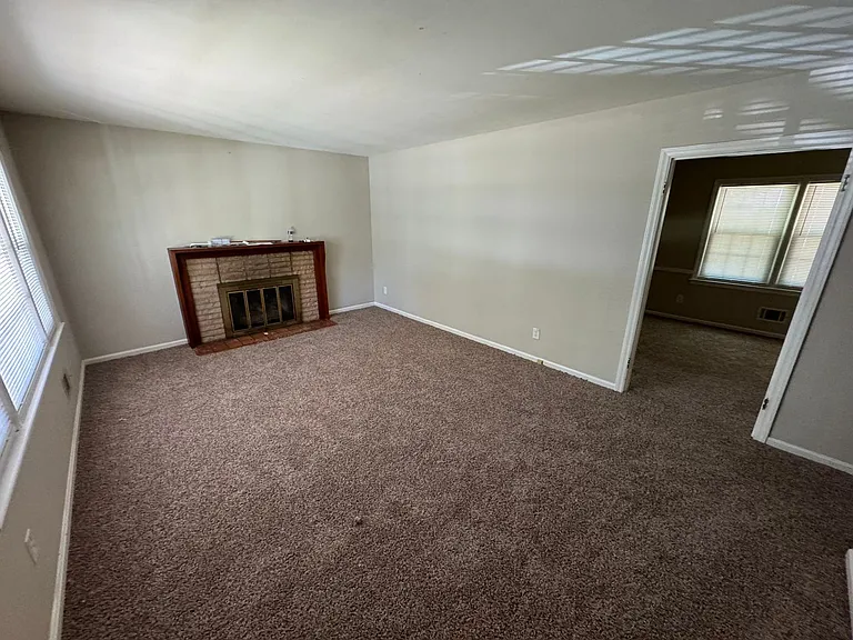 2047 Overbrook Rd — Photo 5