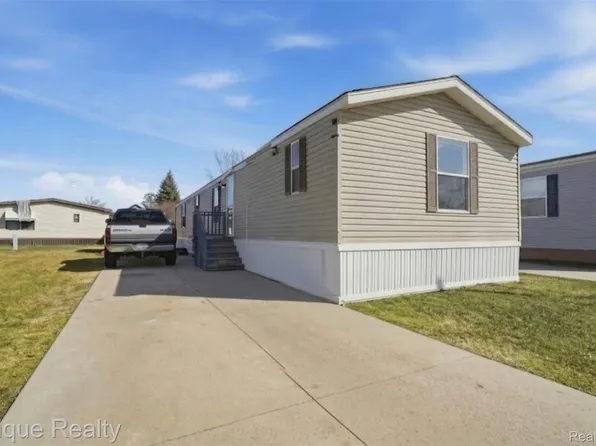 15317 Cartier Dr, Clinton Township, MI 48038