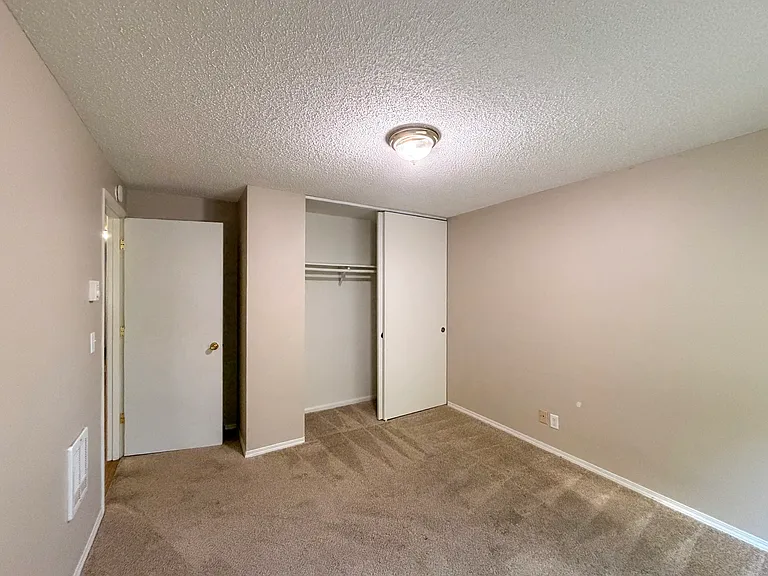 5204 Windsor Island Rd N #B — Photo 13