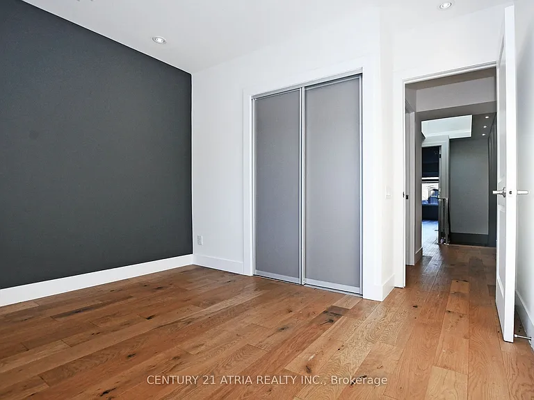 10 Palmerston Ave — Photo 31