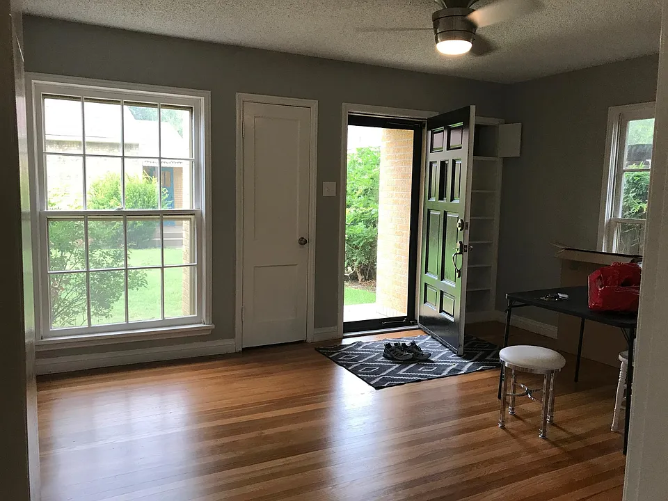 Living Room - gorgeous light!