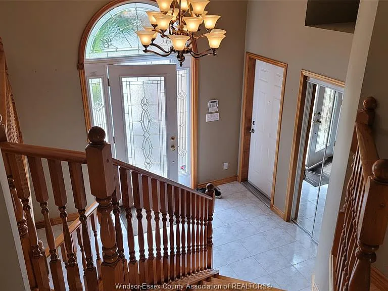 138 Hampton Cres — Photo 2