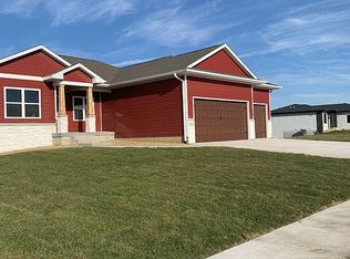 2105 Ashworth Dr, Cedar Falls, IA 50613
